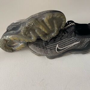 NIKE AIR VAPORMAX 2021 Flyknit Black White Gray 6.5 Youth WOMENS SZ 7DB1550-006